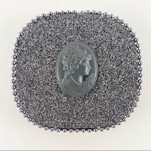 MAC Cosmetics Keepsakes palette in Plum LE